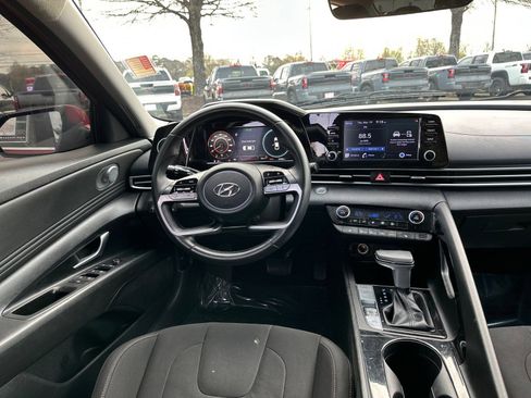 Used 2021 Hyundai Elantra SEL w/ Convenience + Premium Package FWD image 20