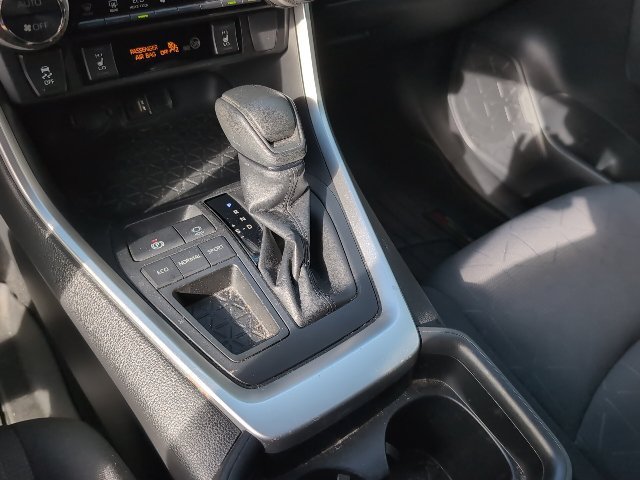 Used 2019 Toyota RAV4 XLE w/ Convenience Package FWD image 18