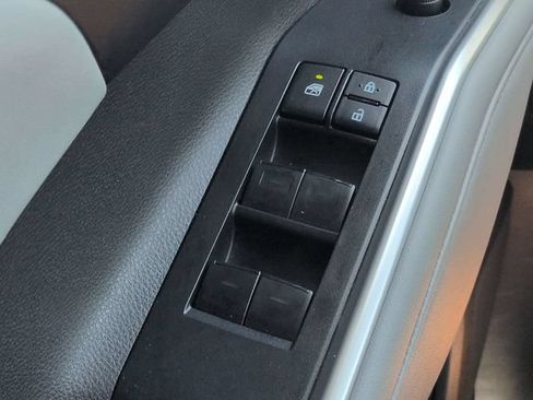 Certified 2023 Toyota Highlander XLE FWD image 24