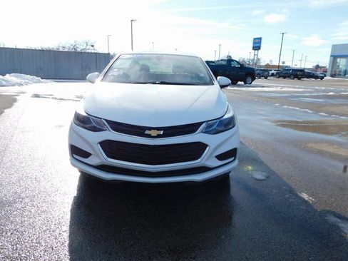 Used 2017 Chevrolet Cruze LT w/ Convenience Package image 8