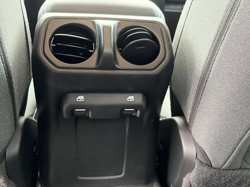 Used 2024 Jeep Gladiator Sport AWD/4WD image 13