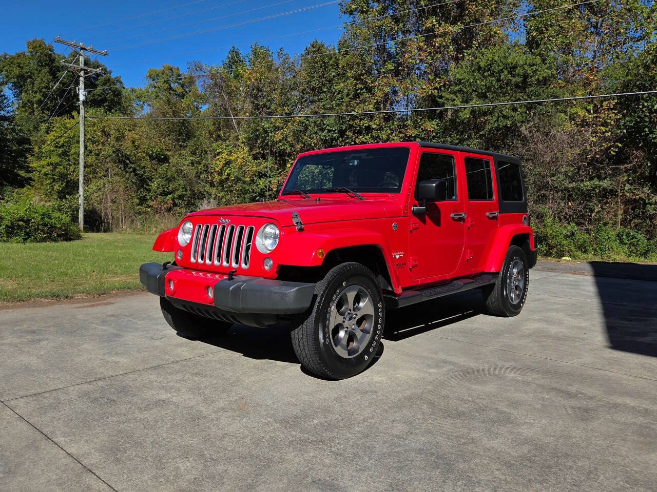 Used 2016 Jeep Wrangler Unlimited Sahara w/ Connectivity Group AWD/4WD image 1