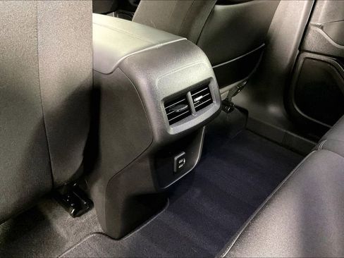 Used 2024 GMC Terrain SLE w/ Driver Convenience Package image 33