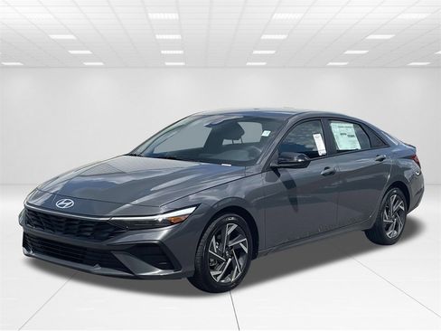 New 2025 Hyundai Elantra Sport image 3