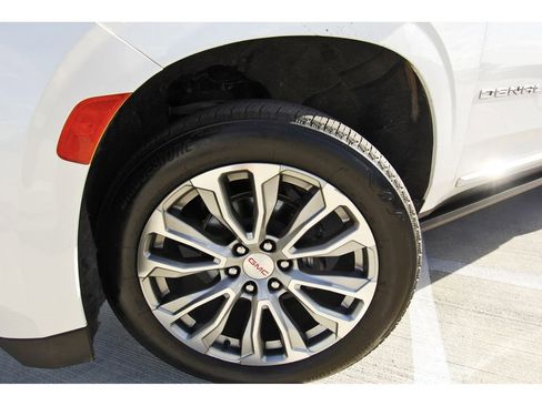 Used 2021 GMC Yukon Denali w/ Denali Premium Package image 31