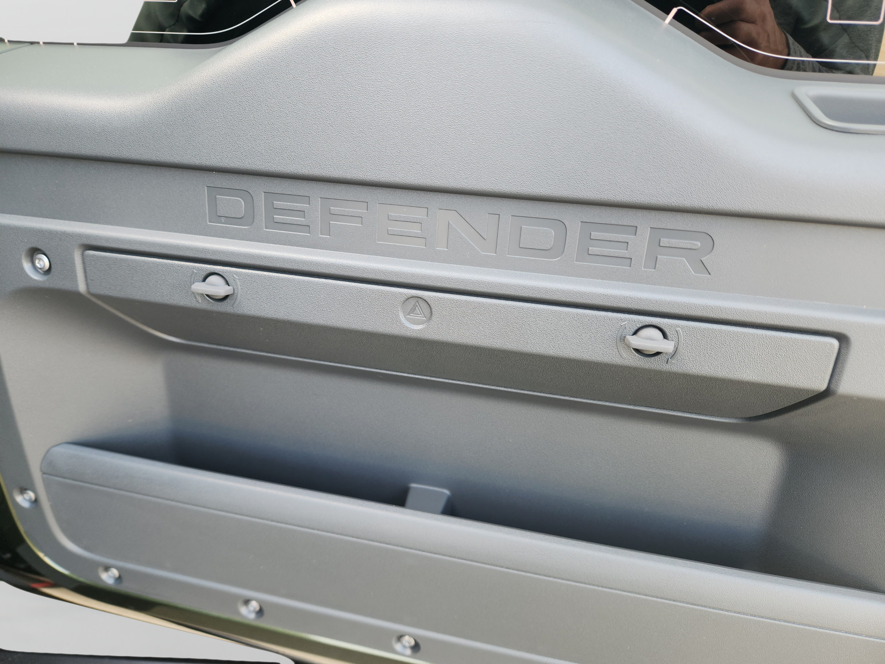 New 2026 Land Rover Defender 110 X-Dynamic SE AWD/4WD image 32