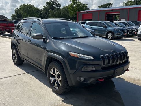 Used 2016 Jeep Cherokee Trailhawk w/ Leather Interior Group AWD/4WD image 5