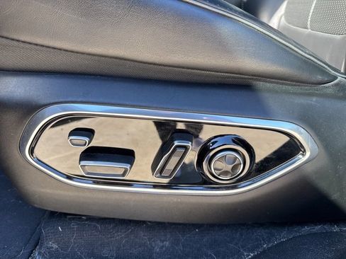 Used 2022 Jeep Grand Cherokee Overland w/ Luxury Tech Group IV image 24