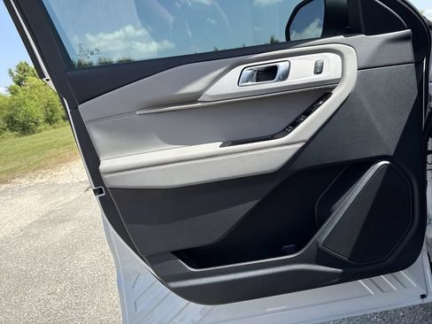 New 2026 Ford Explorer Active w/ Active Comfort Package RWD image 10