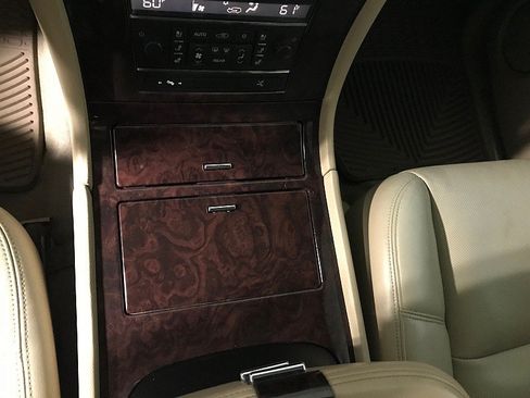 Used 2010 Cadillac Escalade Premium AWD/4WD image 30