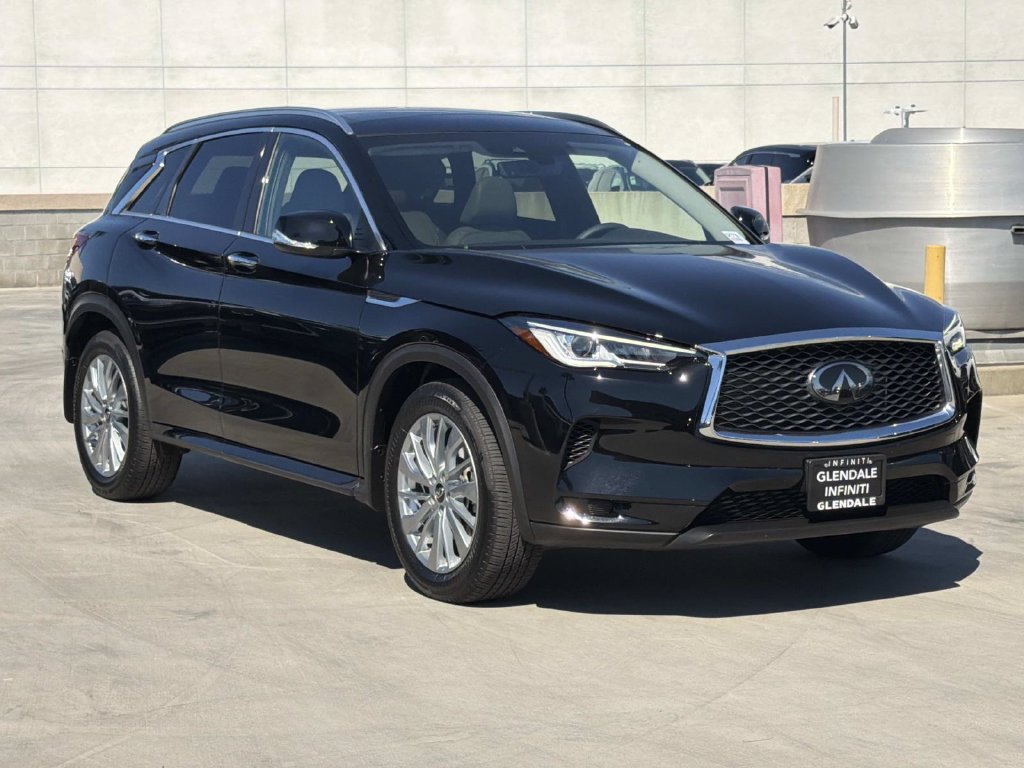 Certified 2023 INFINITI QX50 Luxe FWD image 2
