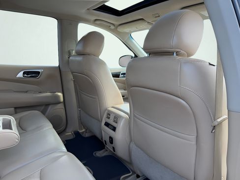 Used 2015 Nissan Pathfinder Platinum w/ Cargo Package FWD image 28