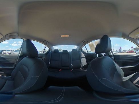 Used 2025 Nissan Altima 2.5 SV FWD image 42