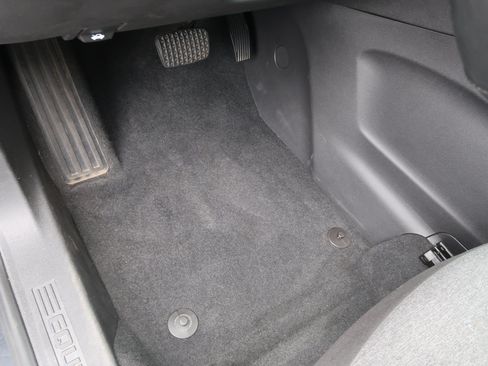 Used 2023 Chevrolet Equinox LT FWD image 18