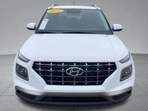 Used 2025 Hyundai Venue SEL FWD image 17