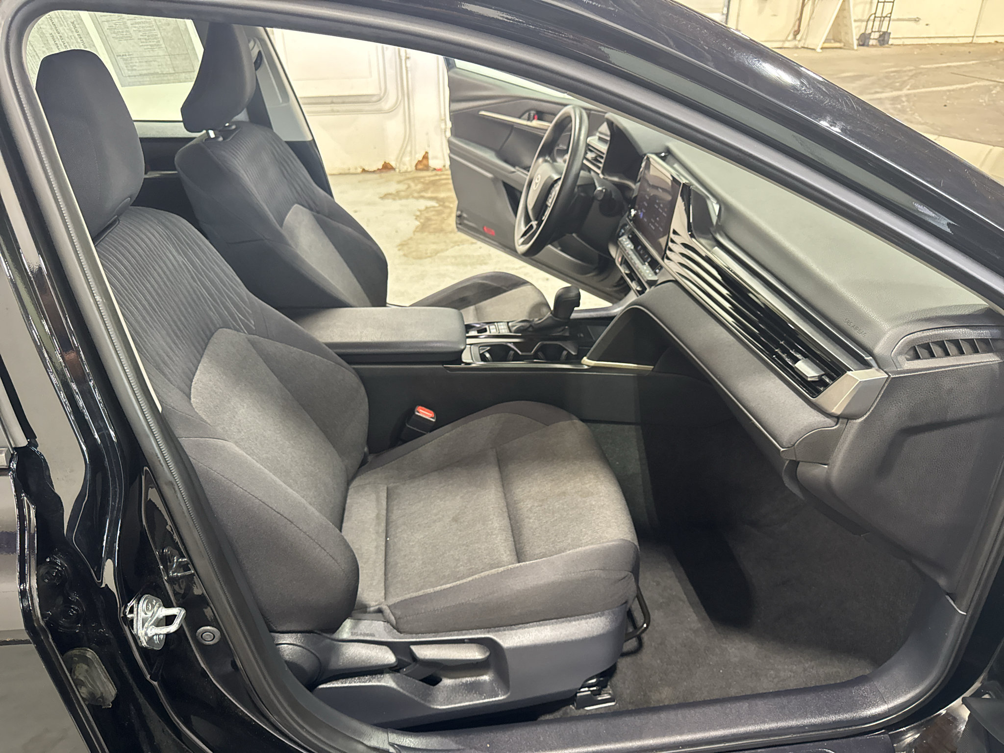 Used 2025 Toyota Camry LE FWD image 30