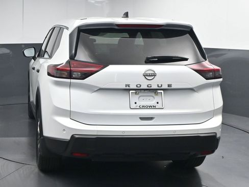 Used 2025 Nissan Rogue S image 6