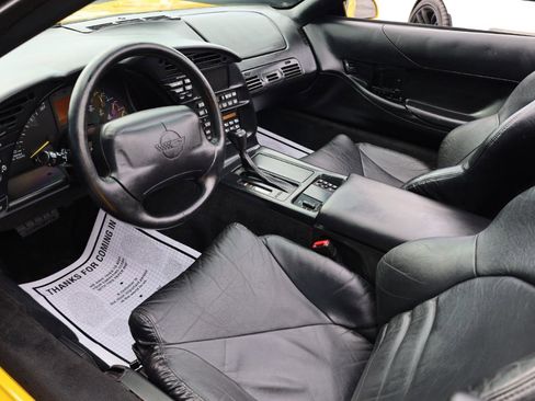 Used 1996 Chevrolet Corvette Convertible RWD image 10