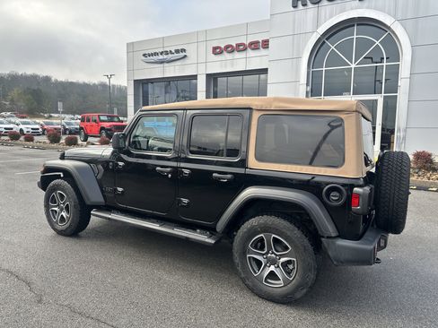 Used 2020 Jeep Wrangler Unlimited Sport image 12