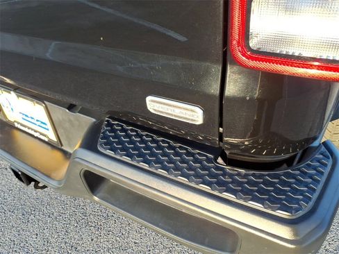 Used 2020 Jeep Gladiator Overland w/ Popular Equipment Package image 9