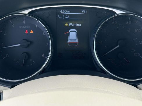 Used 2015 Nissan Rogue SL w/ SL Premium Package FWD image 23