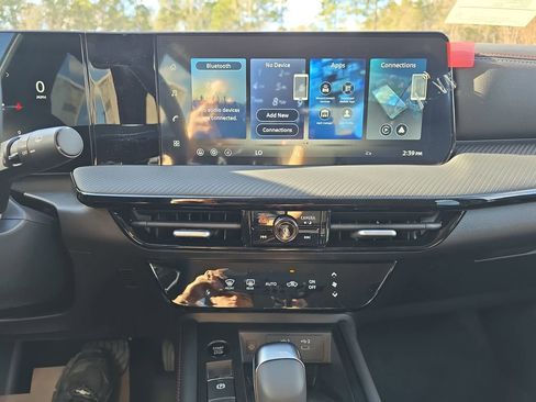 New 2026 Nissan Kicks SR image 23