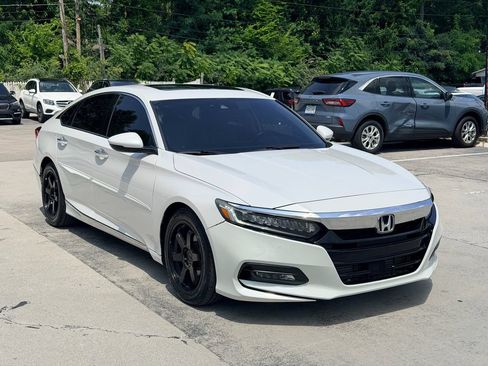 Used 2018 Honda Accord Touring image 8