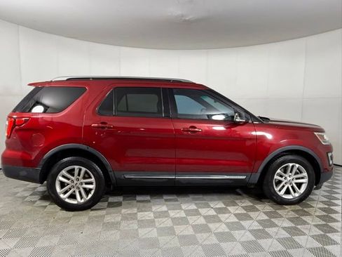 Used 2016 Ford Explorer XLT w/ Equipment Group 202A image 8