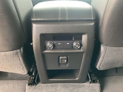 Used 2023 Chevrolet Traverse LT FWD image 26