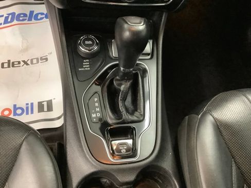 Used 2019 Jeep Cherokee Limited AWD/4WD image 21
