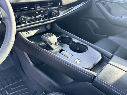 Used 2023 Nissan Rogue SL w/ SL Premium Package image 27