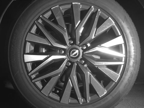 Used 2025 Nissan Altima 2.5 SV FWD image 12