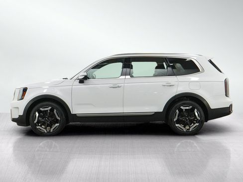 Used 2023 Kia Telluride EX w/ EX Captain's Chair Package AWD/4WD image 2