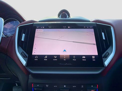 Used 2023 Maserati Ghibli Modena image 32