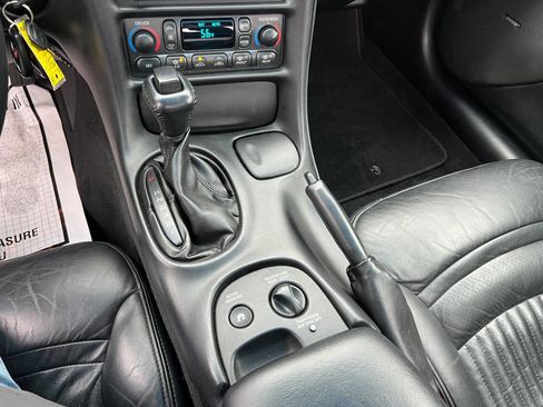 Used 2004 Chevrolet Corvette Coupe w/ Roof Package image 20