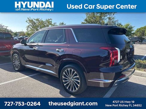Used 2023 Hyundai Palisade Calligraphy image 2
