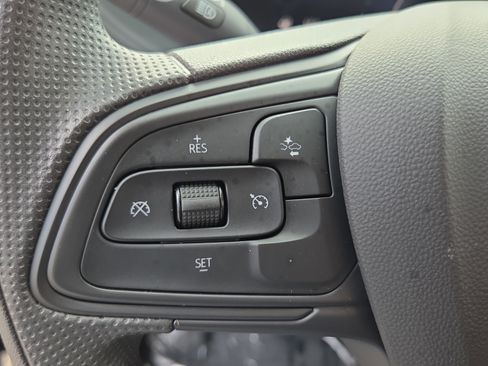Certified 2025 Buick Envista Preferred FWD image 24
