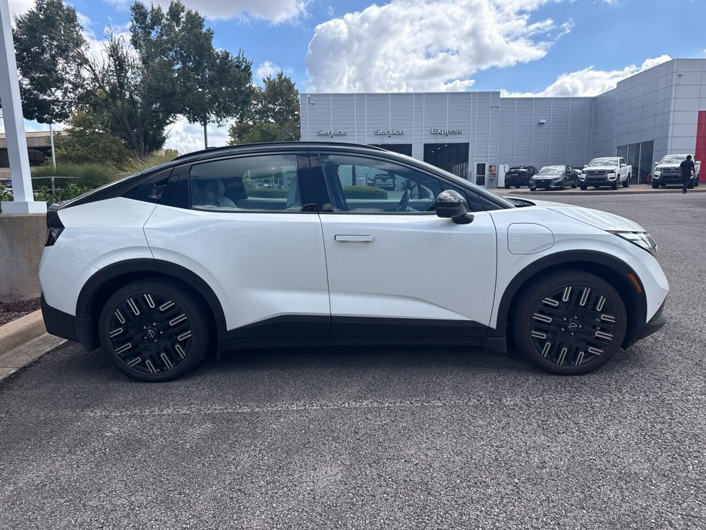Certified 2026 Nissan Leaf Platinum+ w/ Cargo Package (Platinum+) FWD image 2
