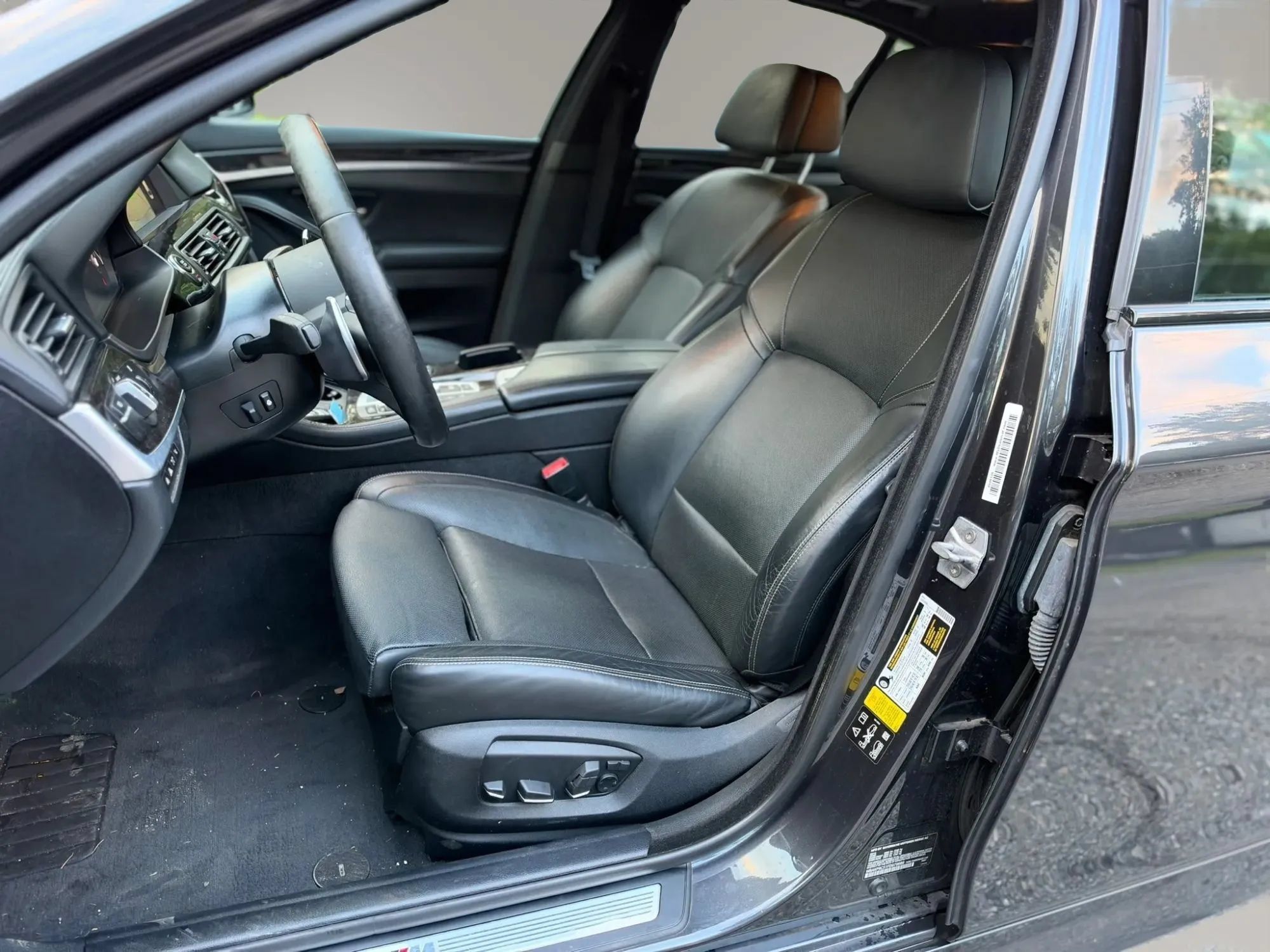 Used 2015 BMW 550i xDrive Sedan AWD/4WD image 13