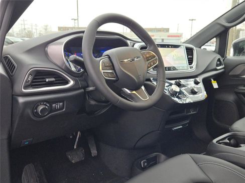 New 2026 Chrysler Voyager LX image 25