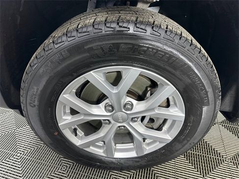 Certified 2023 Jeep Grand Cherokee L Limited w/ Luxury Tech Group II image 2