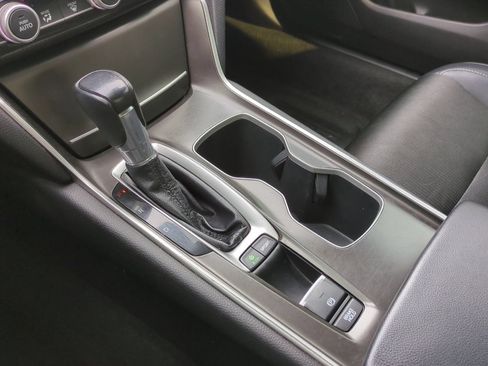 Used 2018 Honda Accord Sport image 32
