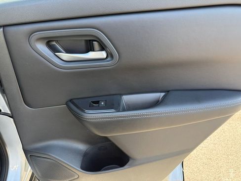 Used 2024 Nissan Rogue SV image 39