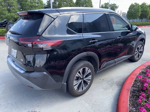 Certified 2021 Nissan Rogue SV w/ Premium Package FWD image 2