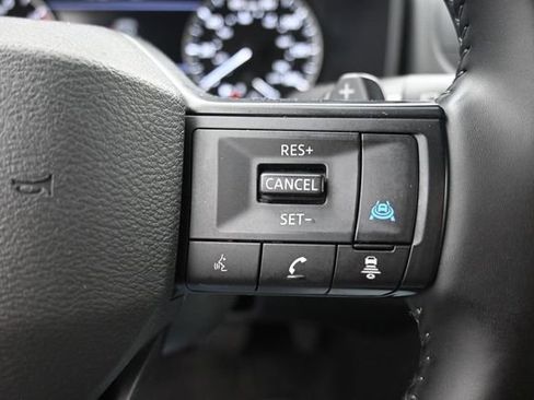 Used 2025 Nissan Rogue SV AWD/4WD image 25