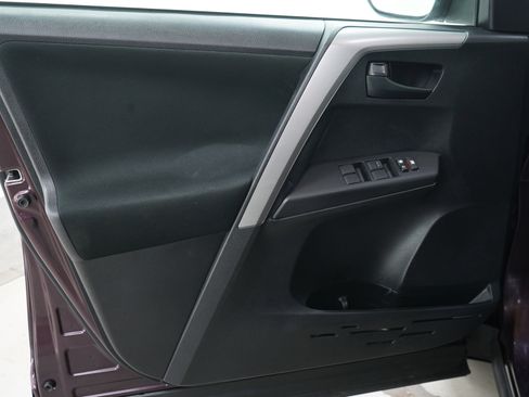 Used 2016 Toyota RAV4 LE image 19