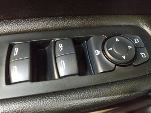 Used 2024 GMC Terrain SLT image 27