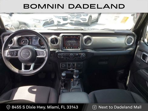 Used 2022 Jeep Wrangler Unlimited Sahara image 12