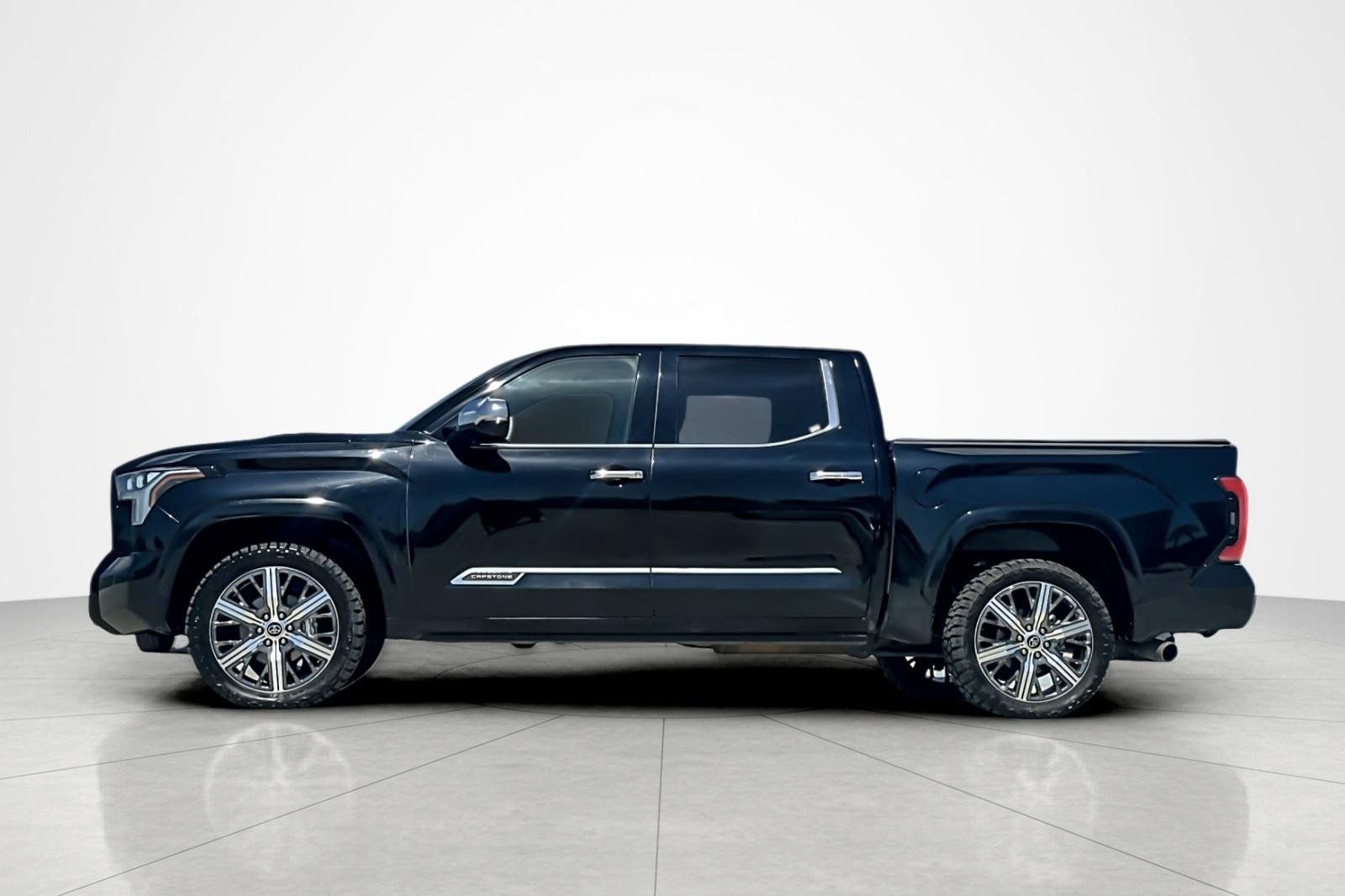 Used 2023 Toyota Tundra Capstone AWD/4WD image 2