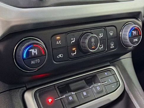 Used 2023 GMC Acadia SLT w/ Technology Package AWD/4WD image 23